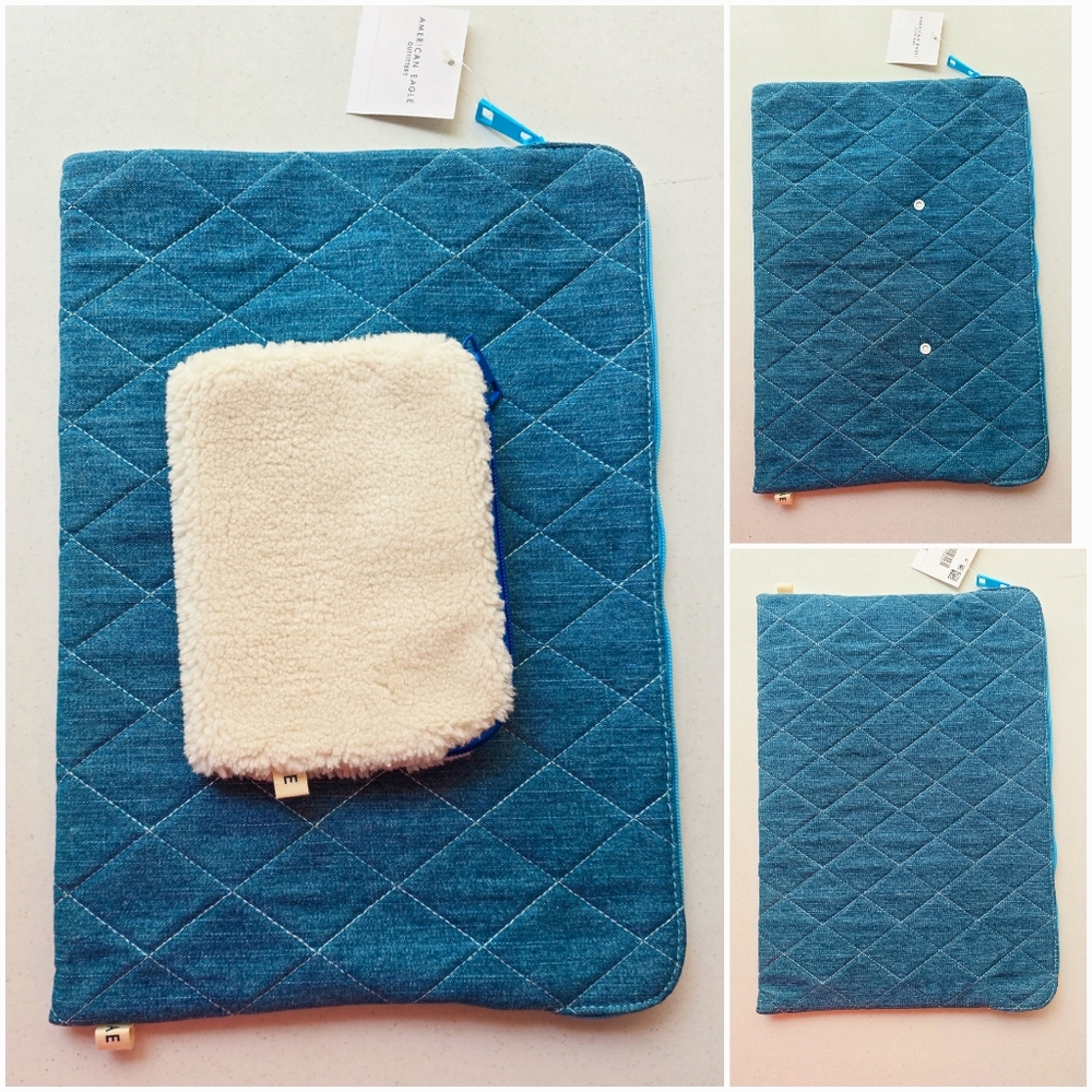 ⚠️SOLD⚠️ American Eagle Outfitters Laptop Sleeve With Small Pouch